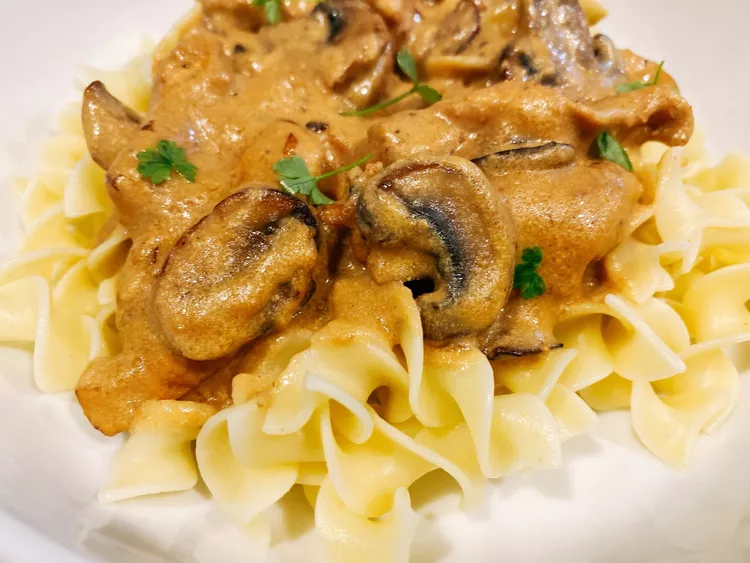 Creamy Chicken and Mushroom Strogan
